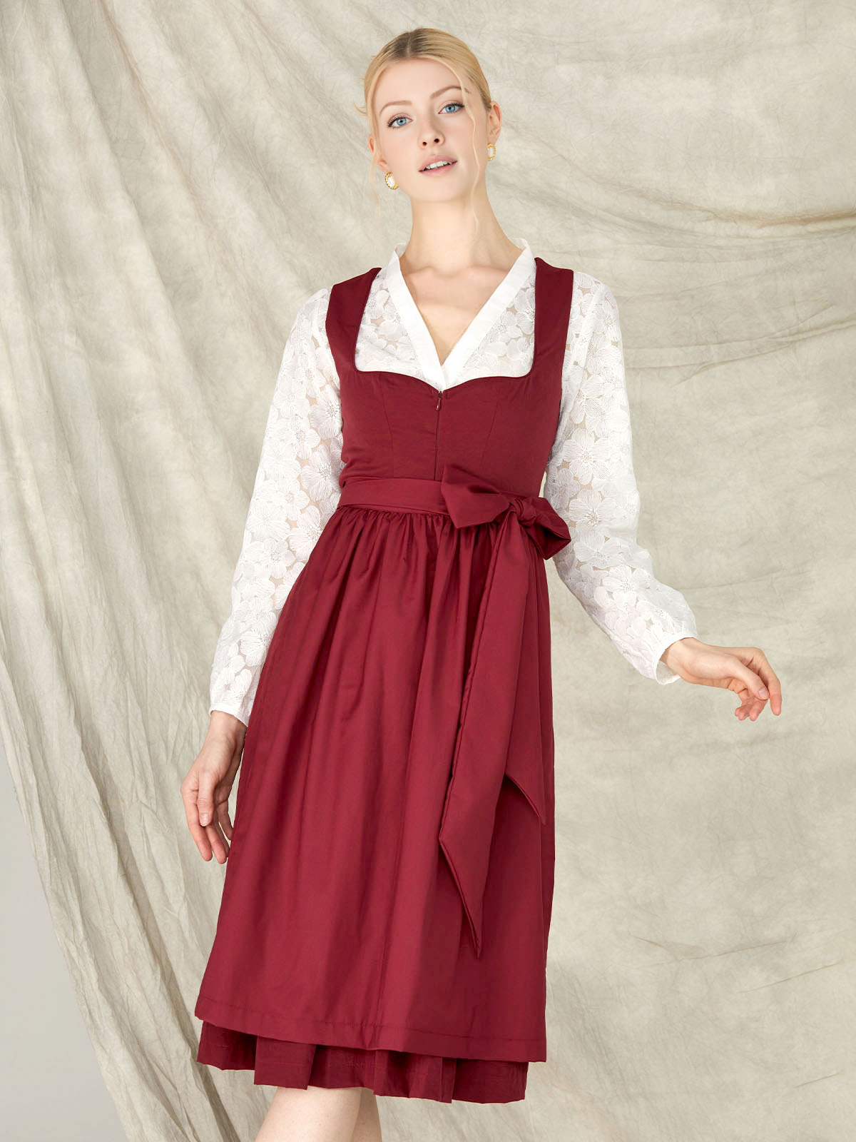 Dirndl in Rot – Eleganz und Tradition