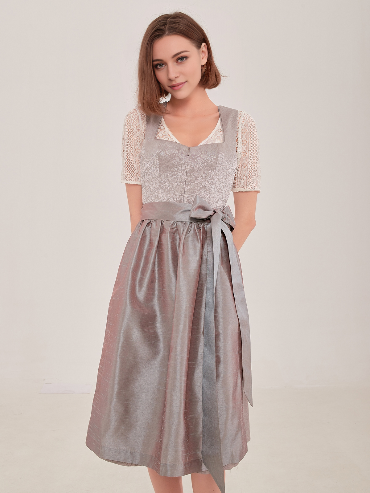 Modernes Dirndl in Grün