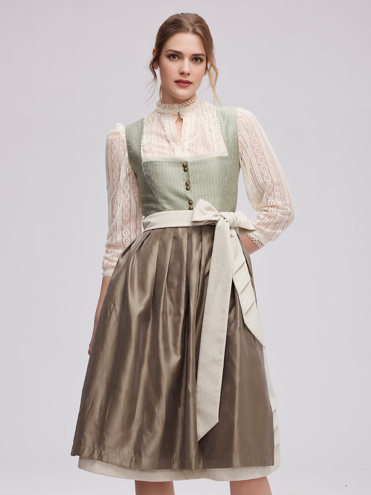 Dirndl Lila mit passender Bluse