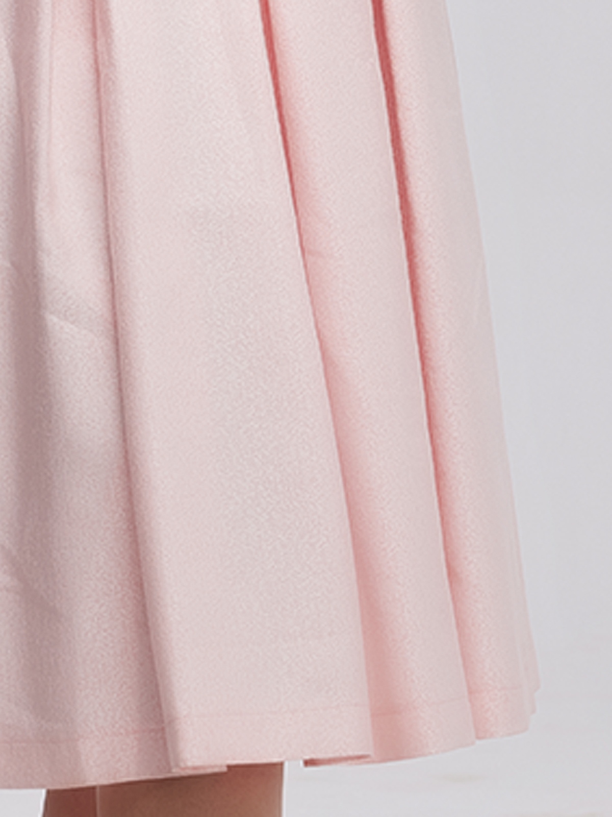 Dirndlbluse mit V-Ausschnitt und Langarm in Rosa