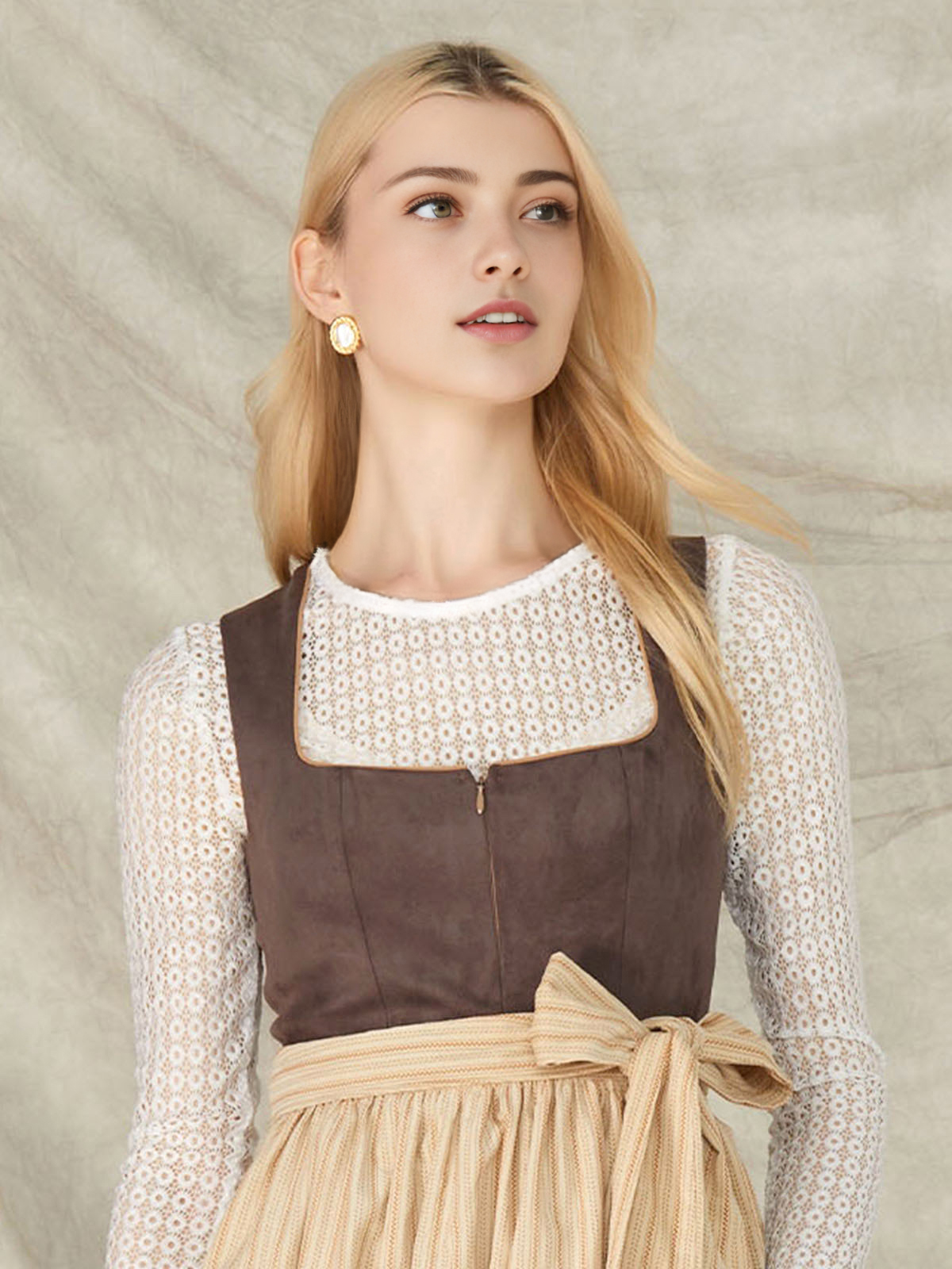Elegante Langarm Dirndlbluse in Braun