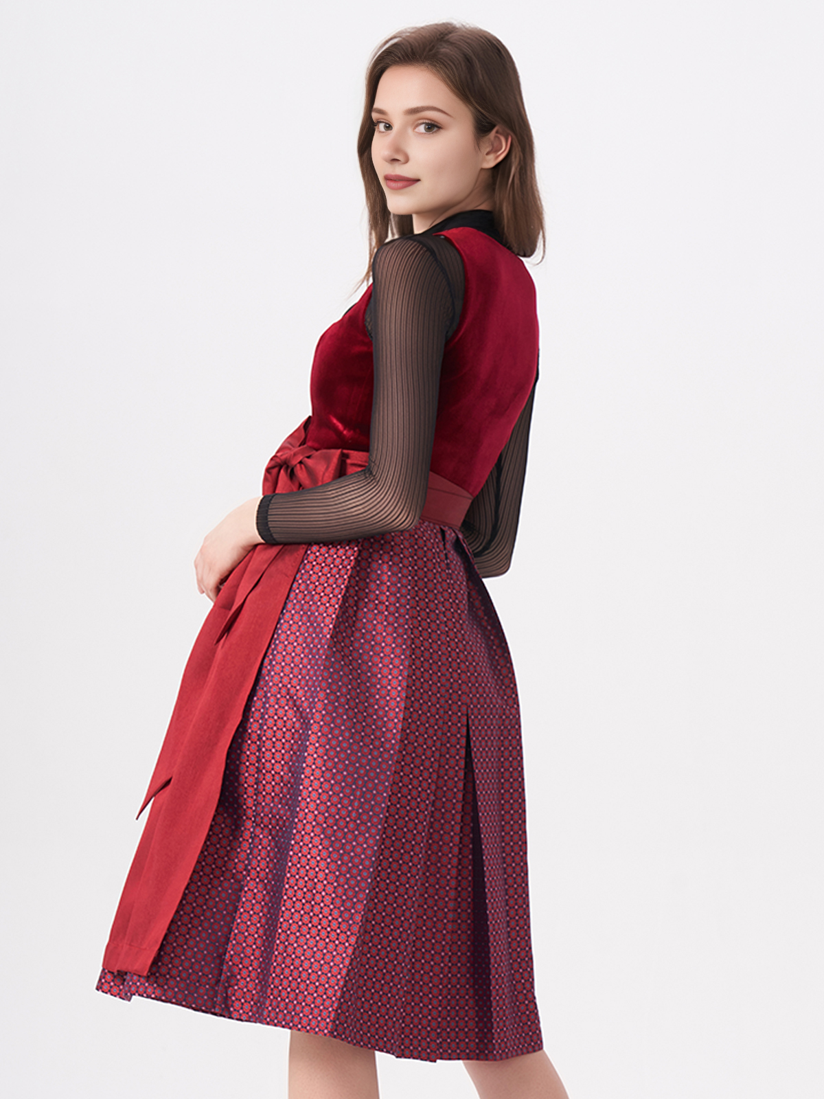 Dirndl mit schwarzer Strumpfhose