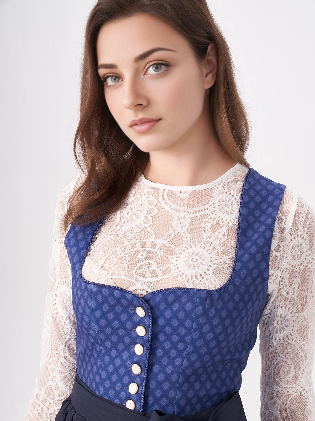 Dirndl in Braun und Schwarz – ein zeitloser Klassiker