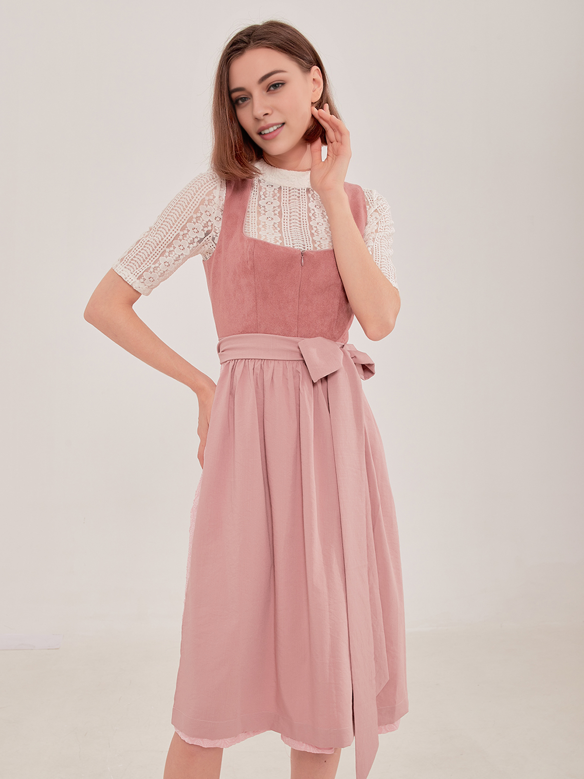 Dirndl in dunkelblauem Samt