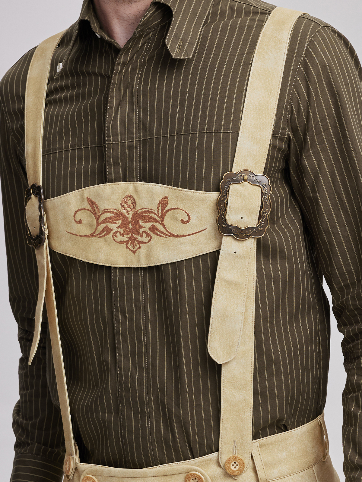 Modernes Dirndl in Gelb