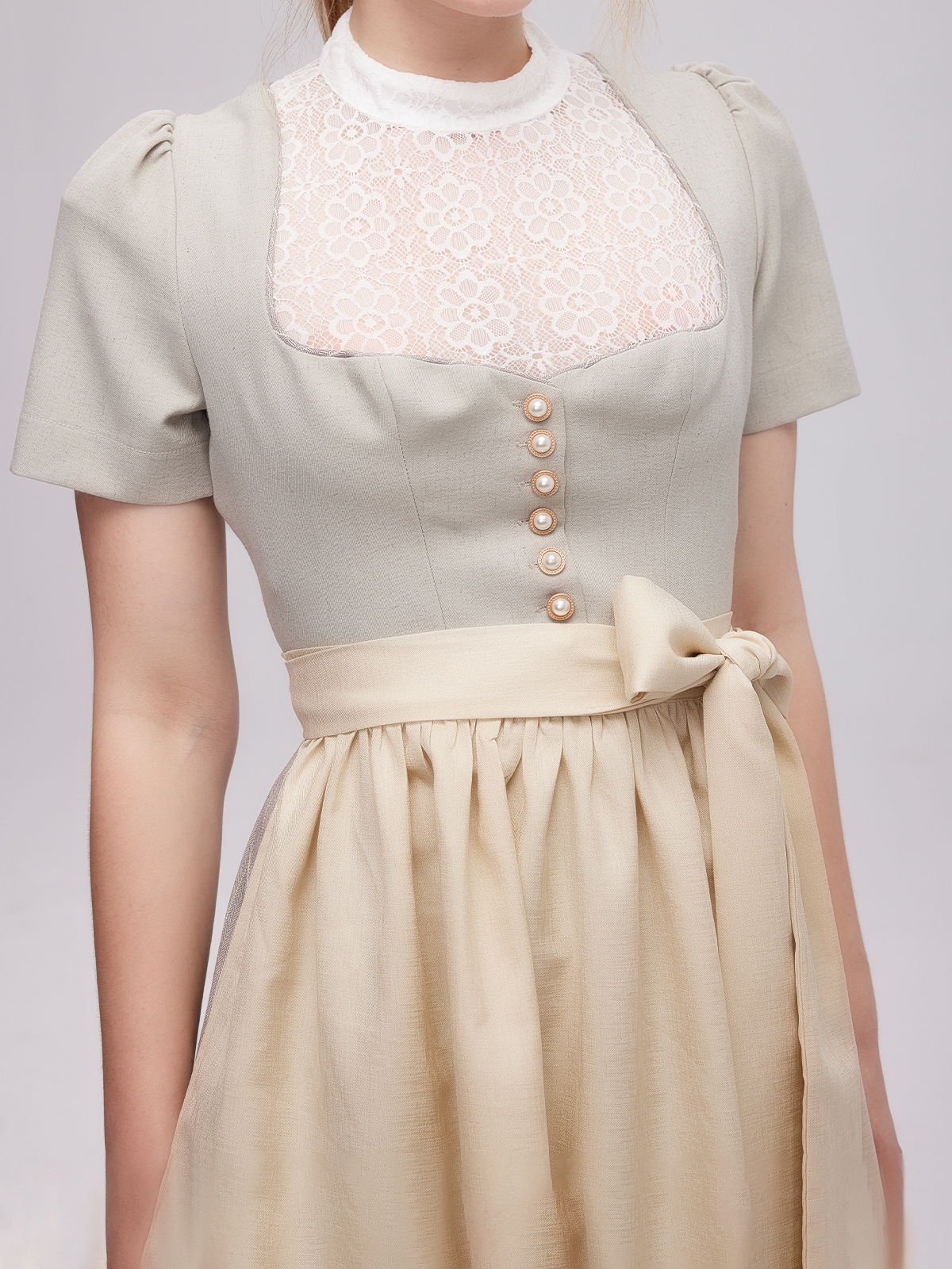 Dirndl mit Samt in Grau