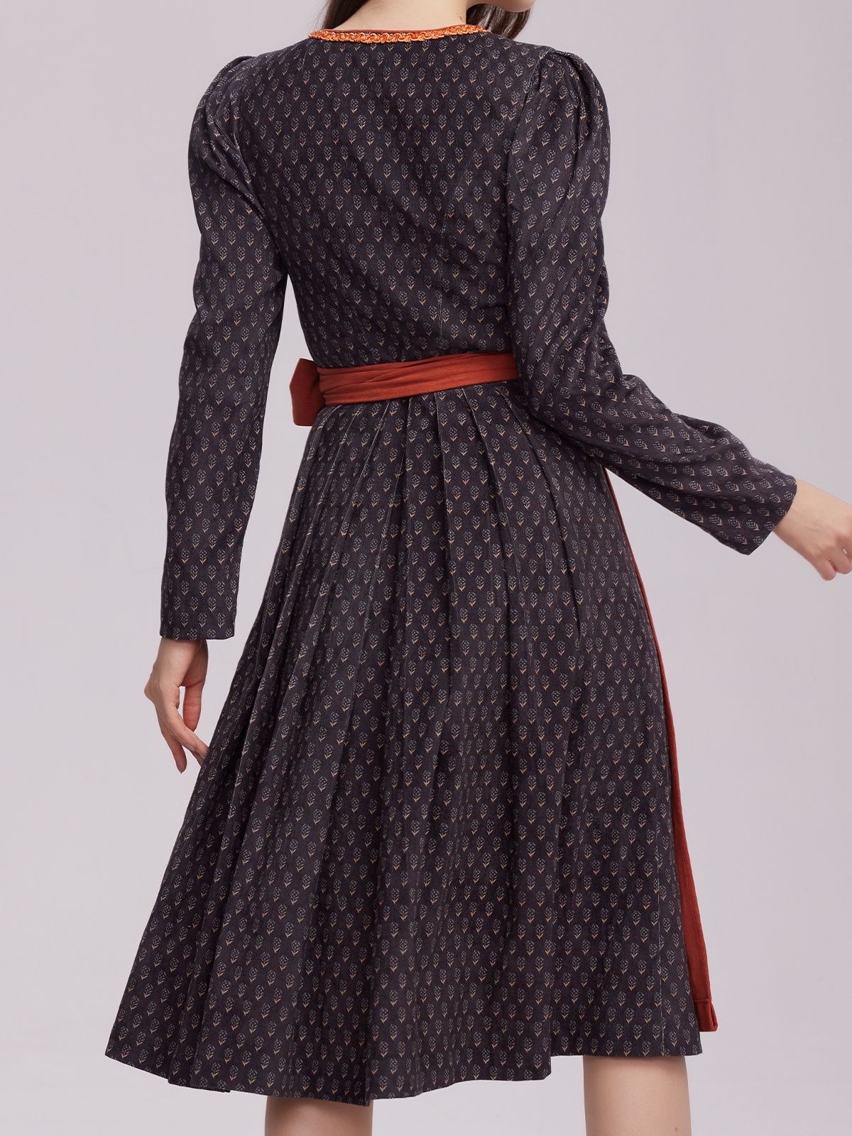 Dirndl Jeansblau in modernem Design