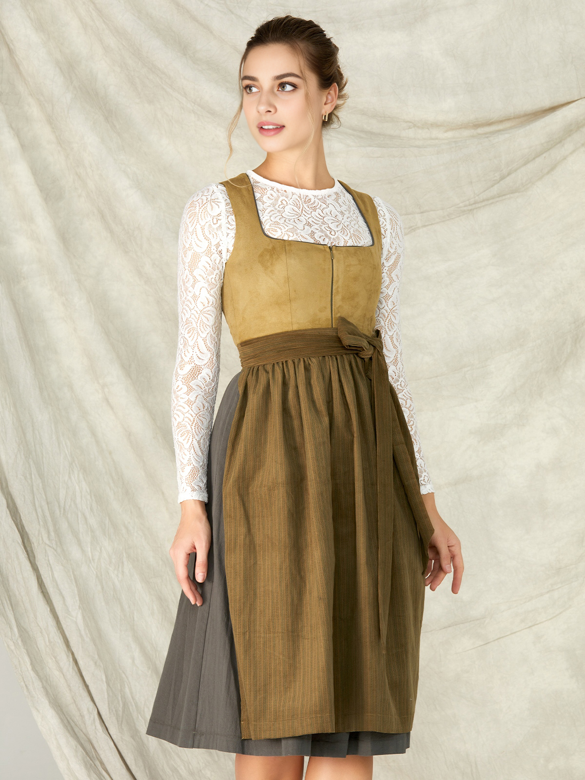 Dunkelrot Dirndl – Eleganz und Leidenschaft