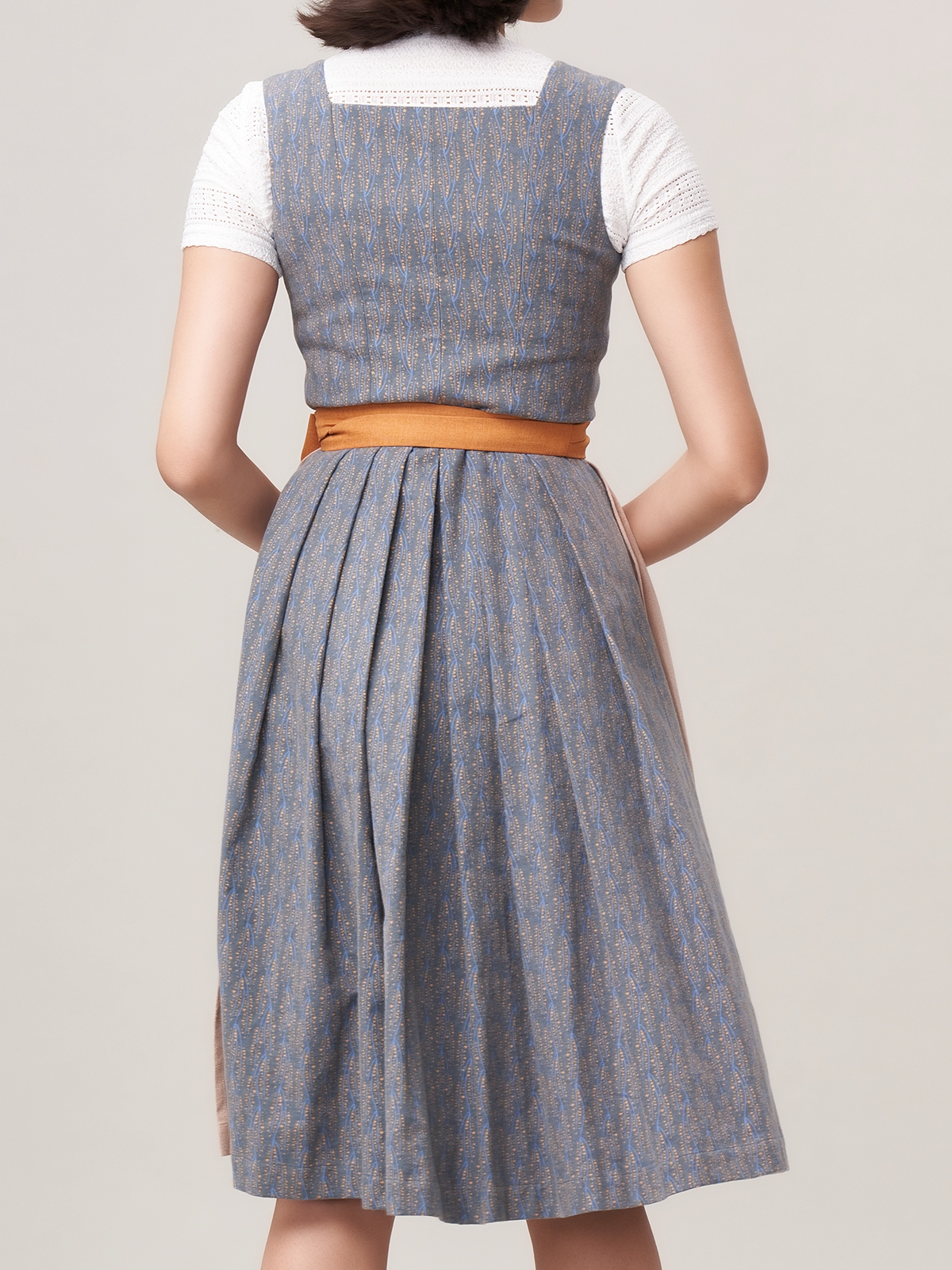 Dirndl in Blau – ein stilvoller Kontrast zum roten Klassiker