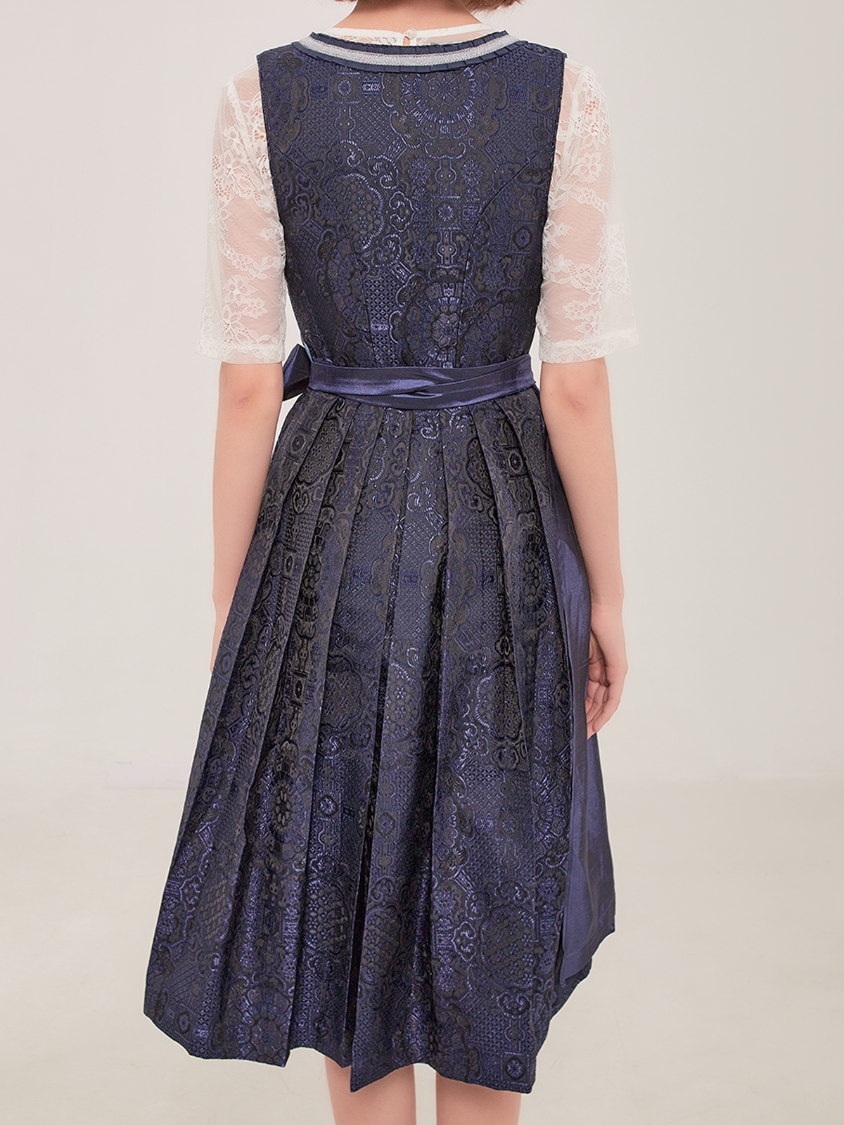 Modernes Dirndl in Blau
