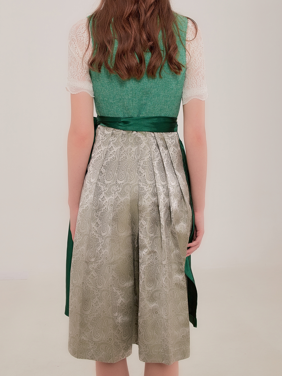 Modernes Dirndl mit V-Ausschnitt in Blau