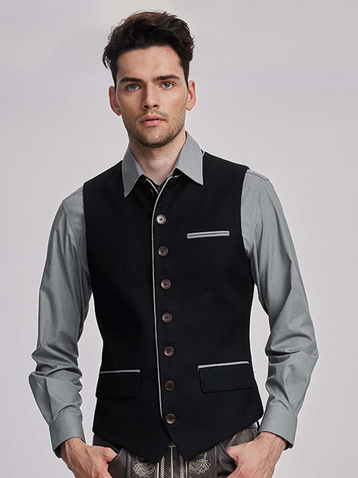 Edles Samt-Dirndl in Schwarz