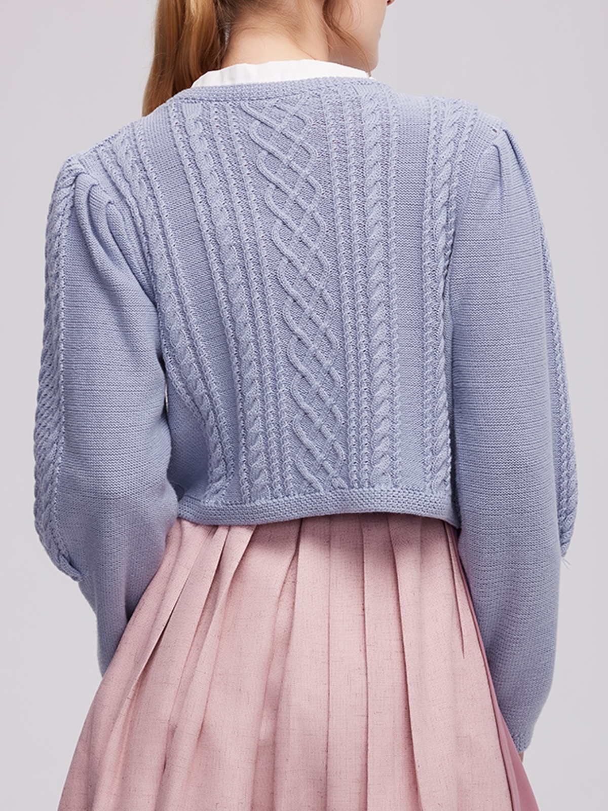 Blaue Dirndl mit Strickmuster