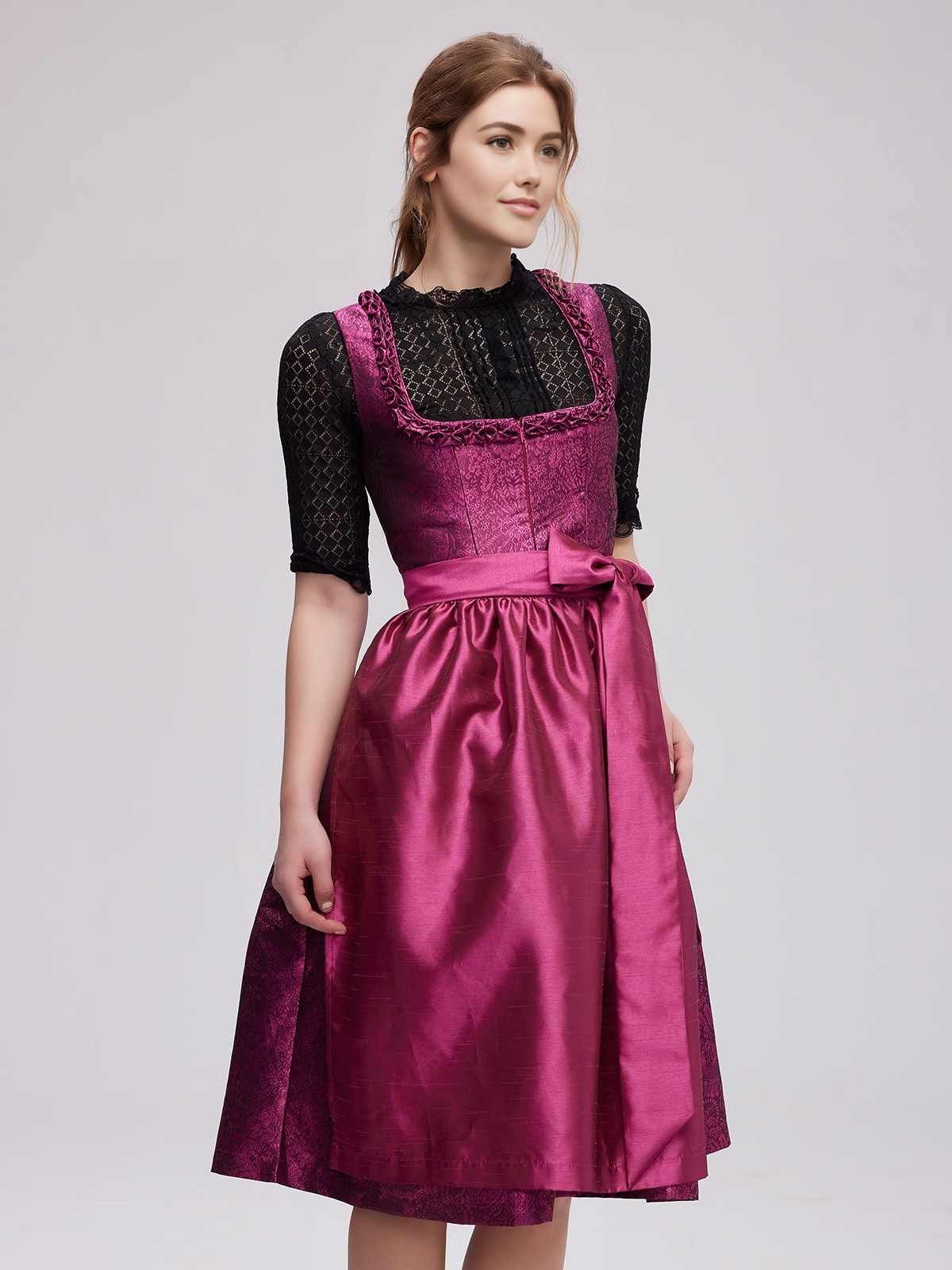 Dirndl in Gelb mit Samtstoff