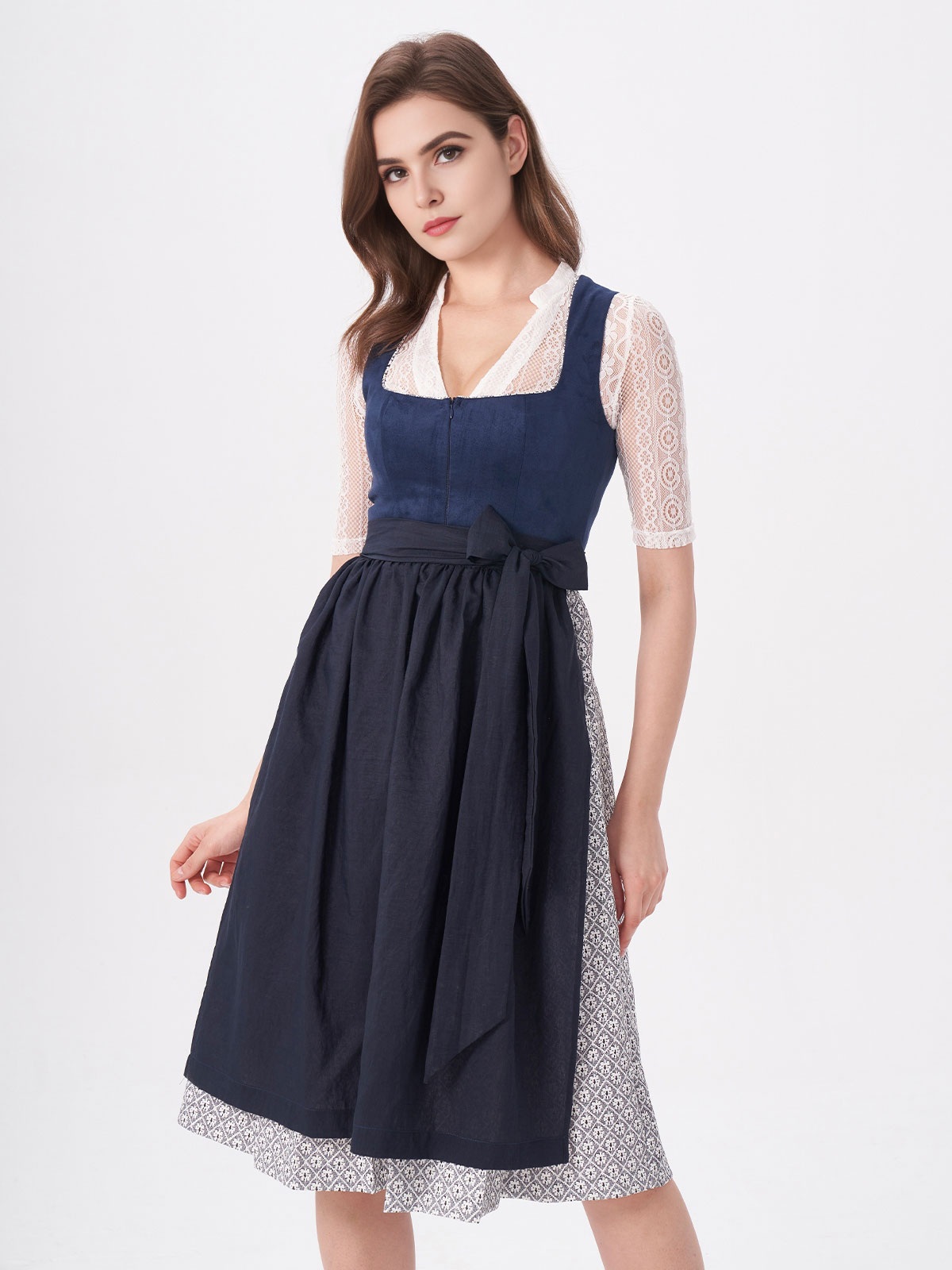 Modernes beiges Dirndl