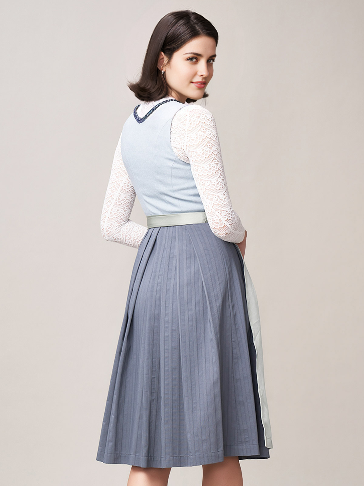 Hellblau Dirndl mit modernem Schnitt