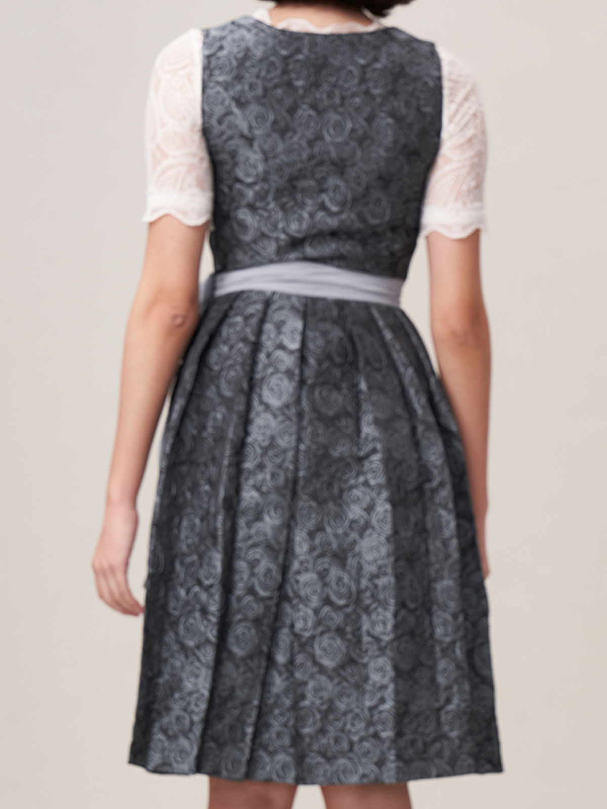 Hellblaues Dirndl mit modernem Schnitt