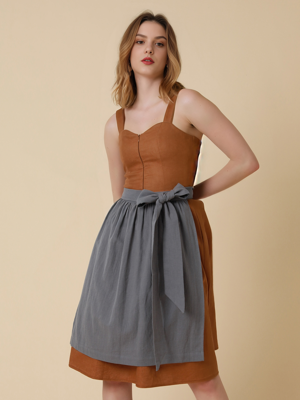Dirndl in Gelb mit femininem Schnitt