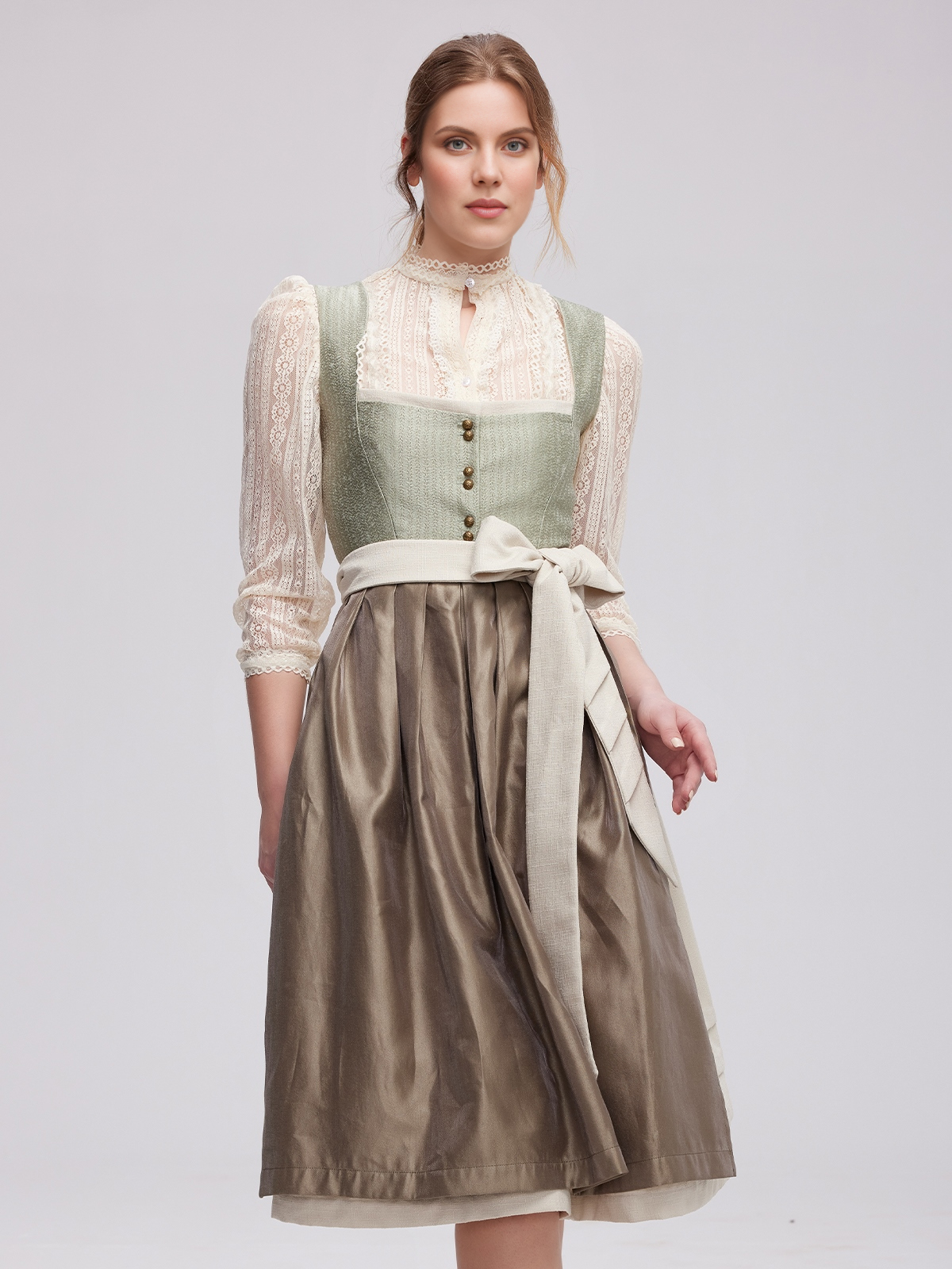 Petite Dirndl in Grün – feminin und schmeichelhaft