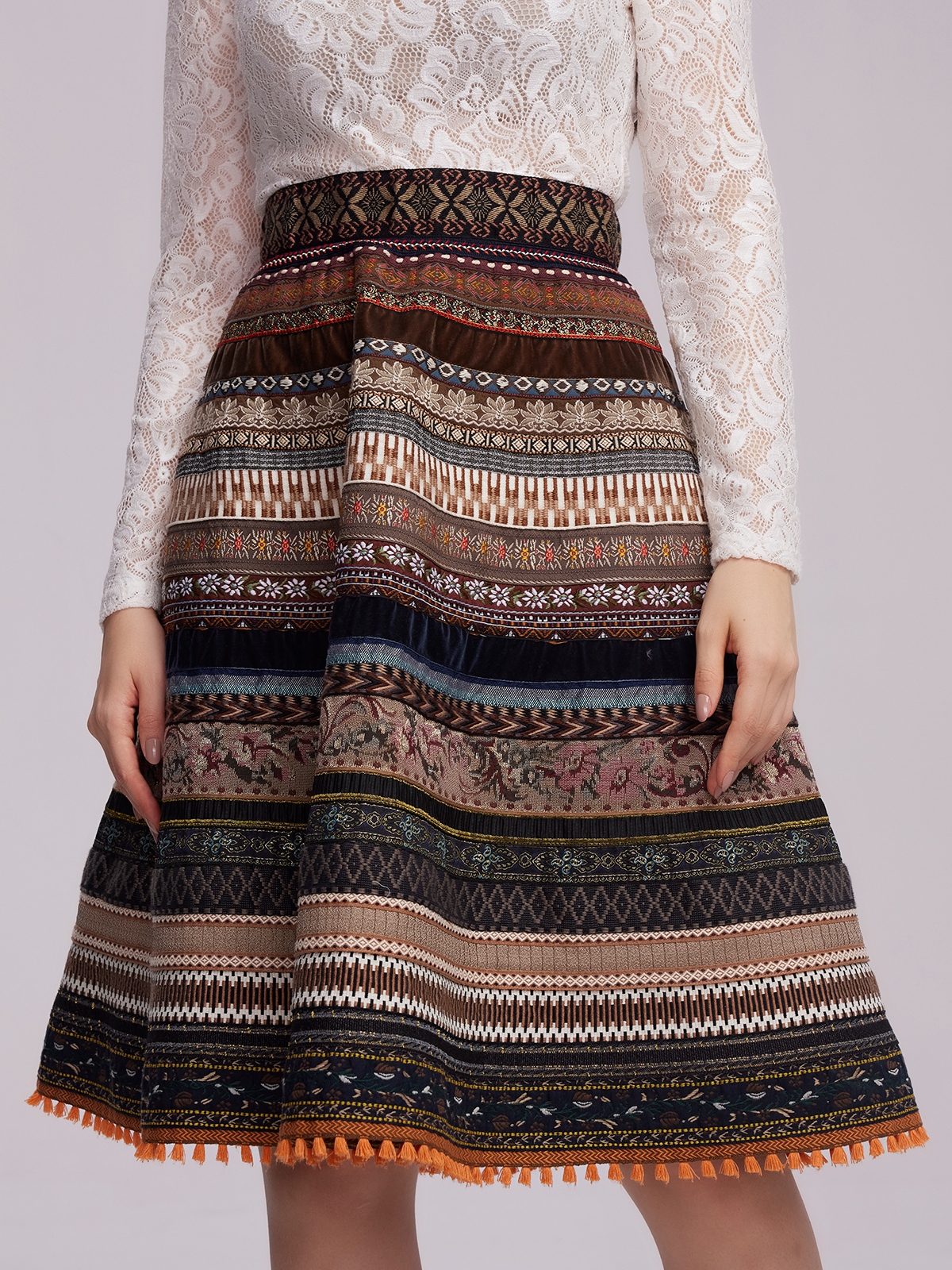 Graues Dirndl mit modernem Schnitt