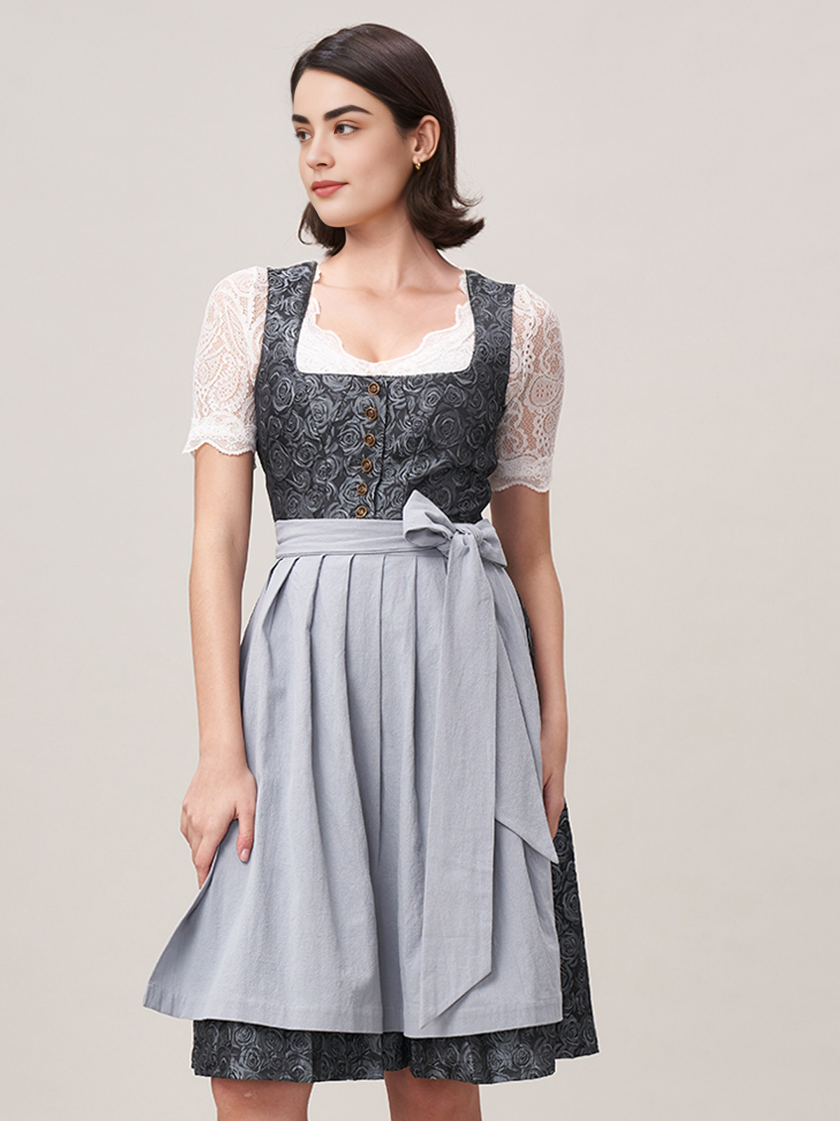 Dirndl Dunkelblau mit eleganten Accessoires