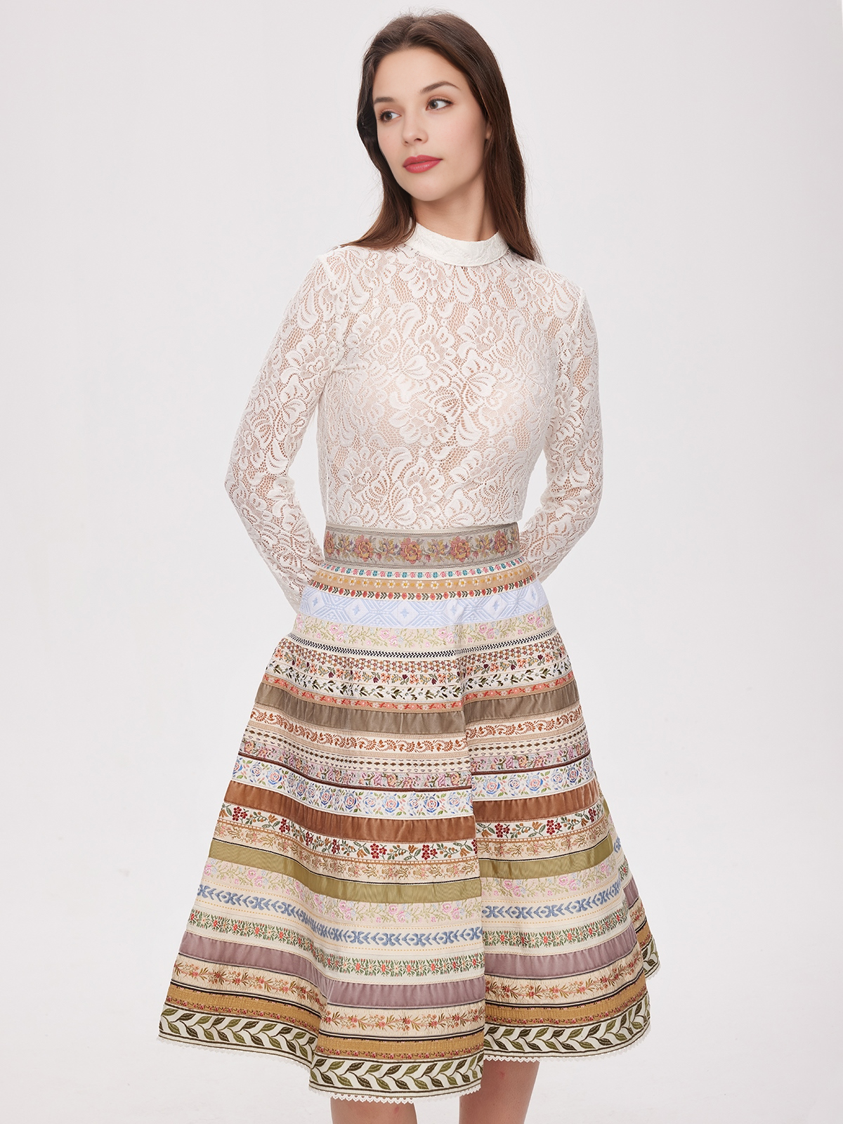 Modernes Dirndl in Beige