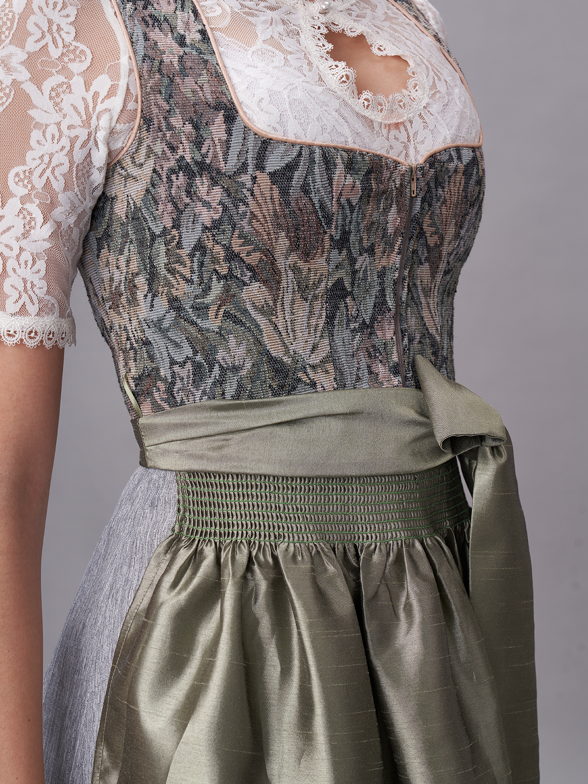 Dirndl in Grün – stilvoll und vielseitig