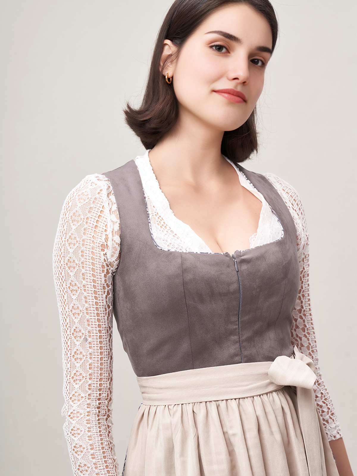 Dirndl Königsblau in eleganter Ausführung