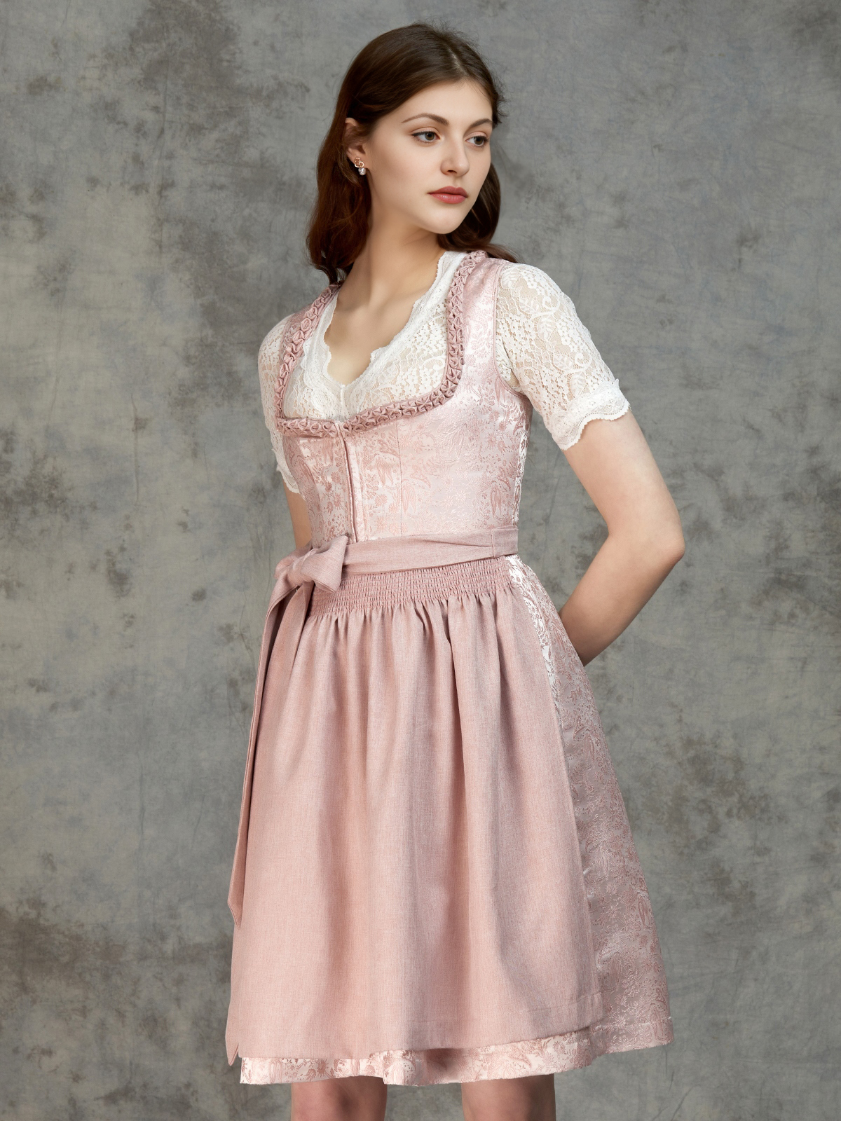 Dirndl mit Knöpfen in Rosa