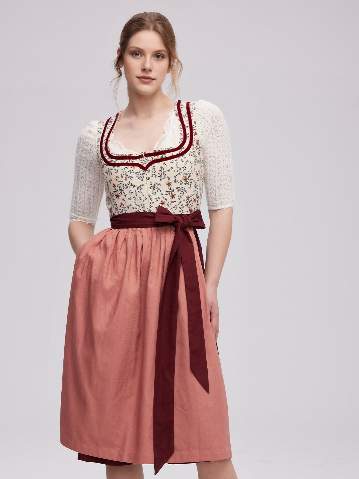 Dirndl Rauchblau – Eleganz in Perfektion