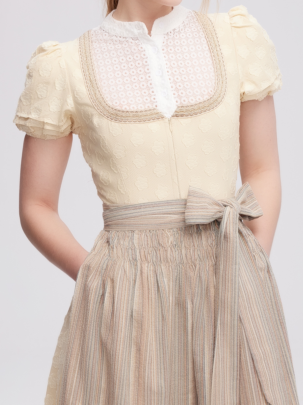 Dirndl in Gelb – ein Blickfang auf jedem Fest