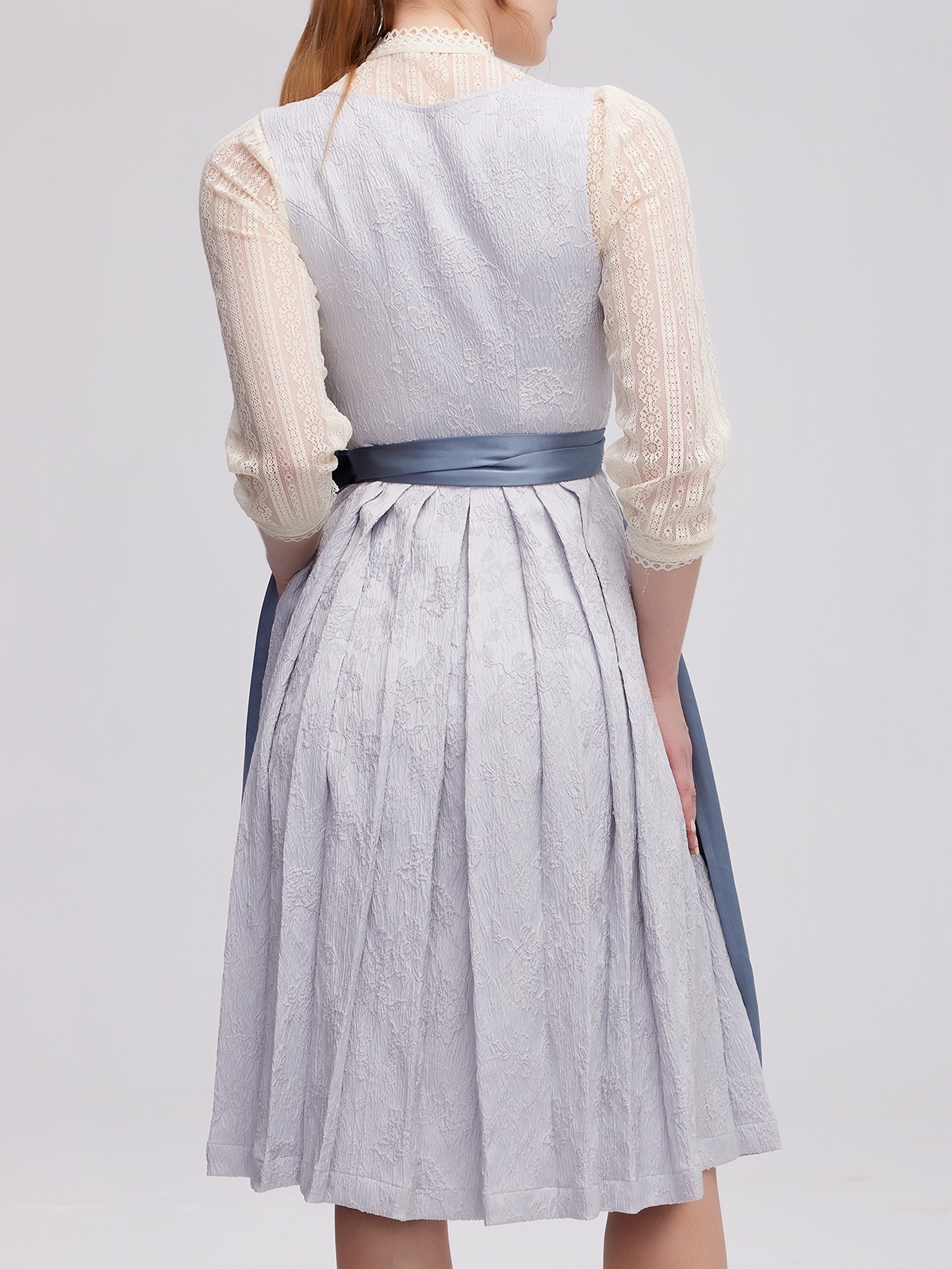 Moderner Dirndl-Look in Blau