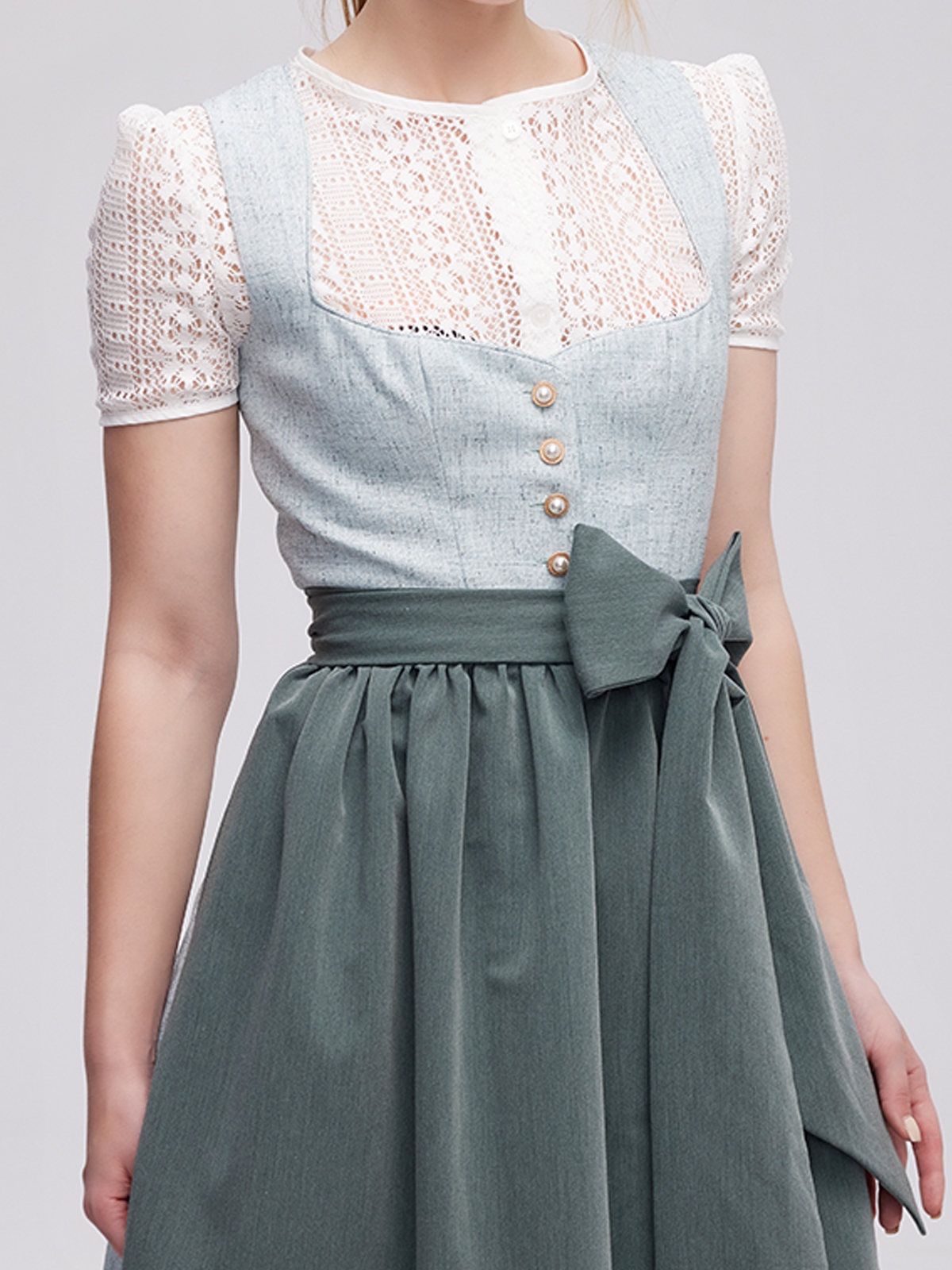 Traditionelles Dirndl in Grün mit modernen Akzenten