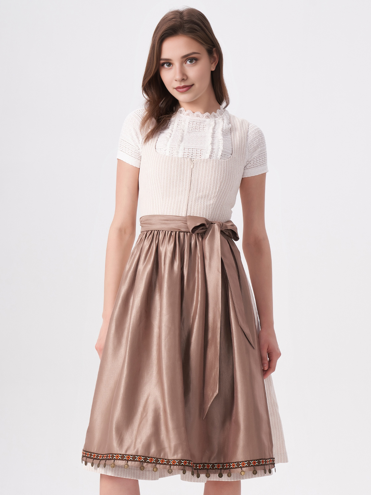 Modernes Dirndl in Beige – perfekt für den urbanen Look