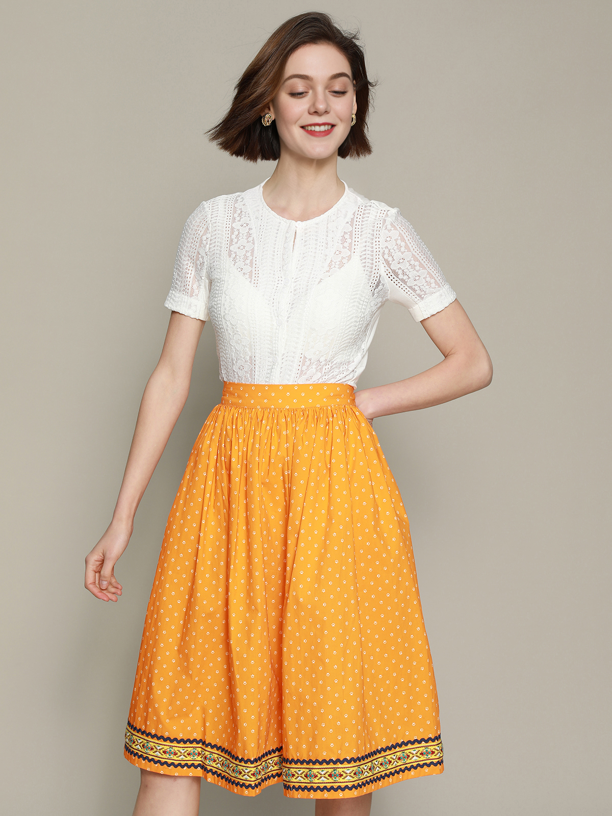 Dirndl Beige Braun – Eleganz in natürlichen Tönen