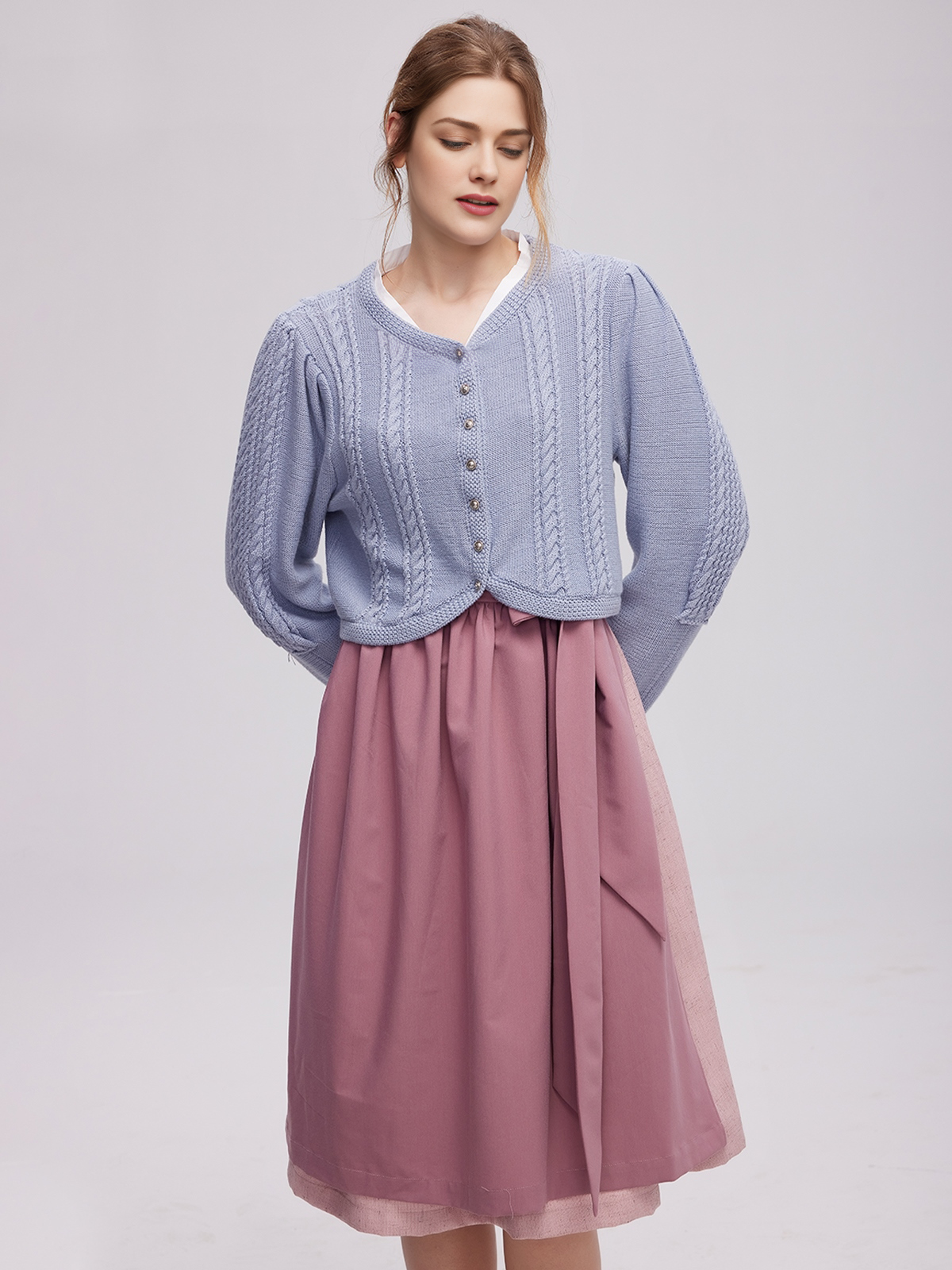 Moderner Dirndl-Look in Blau