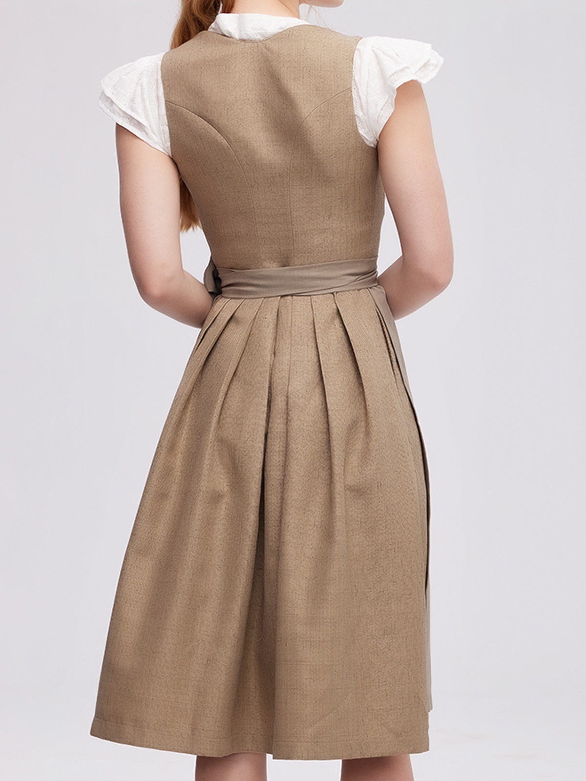 Modernes Dirndl in Grün