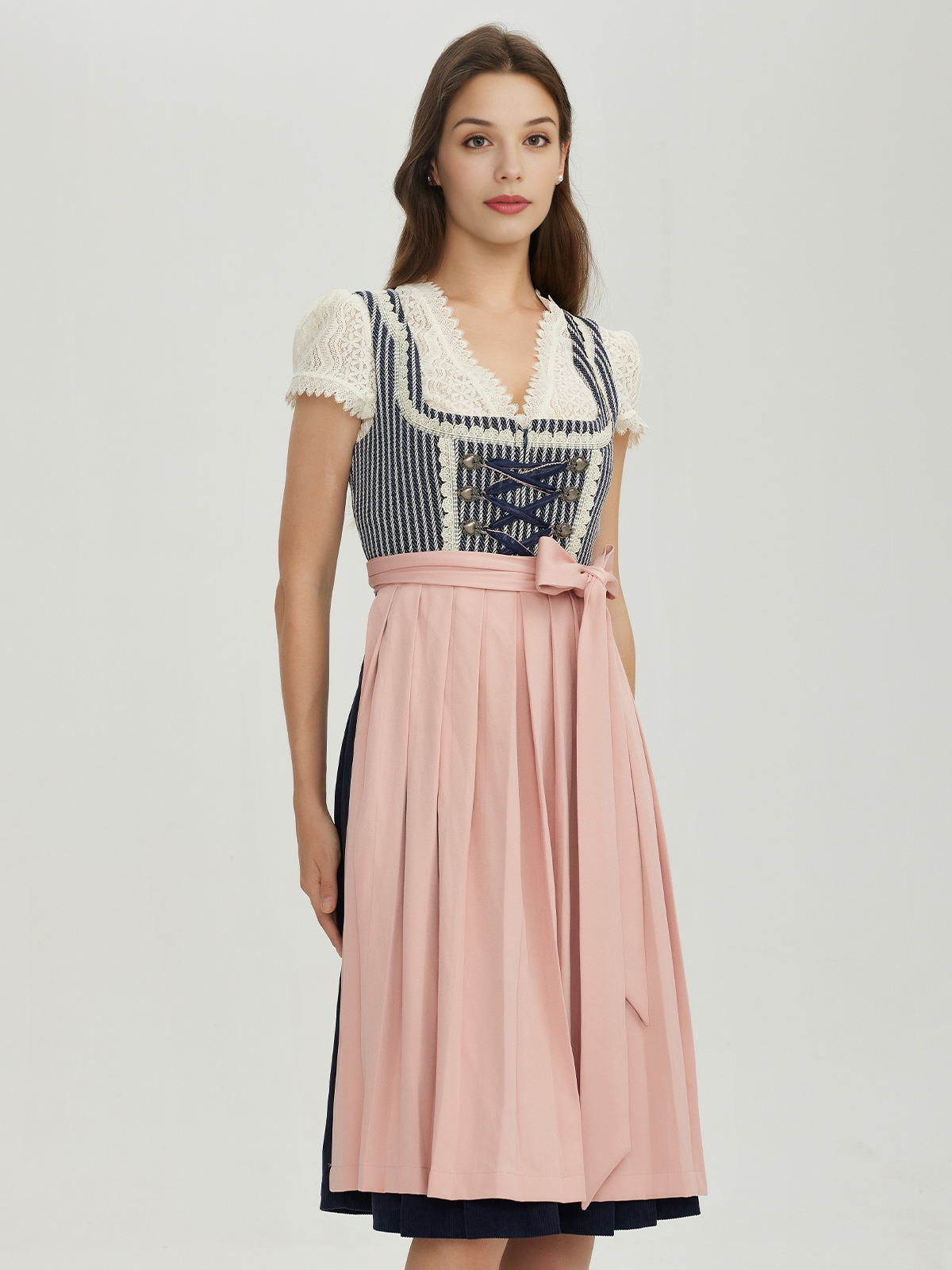 Dirndl Jeansblau – Eleganz mit modernem Twist