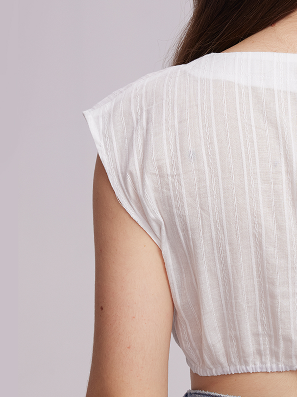 Elegante weiße Dirndlbluse mit Spitzendetails