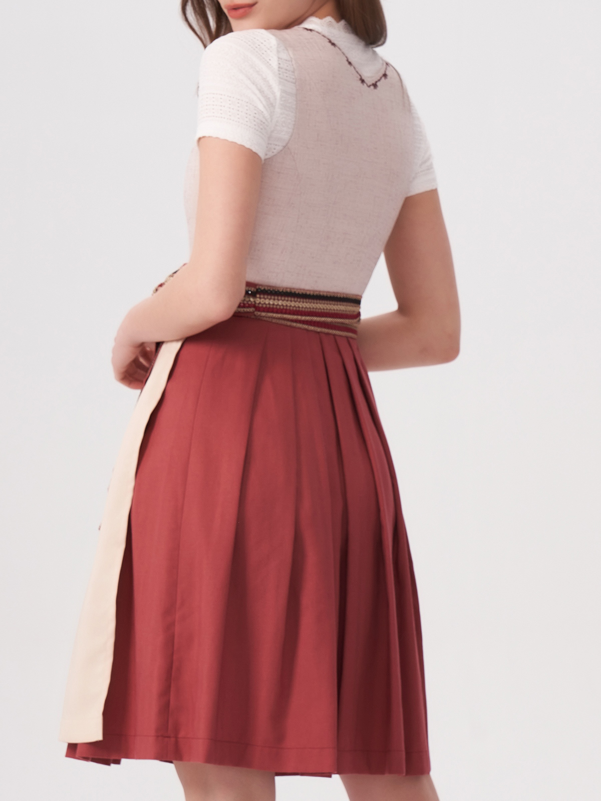 Modernes Dirndl in Rosa