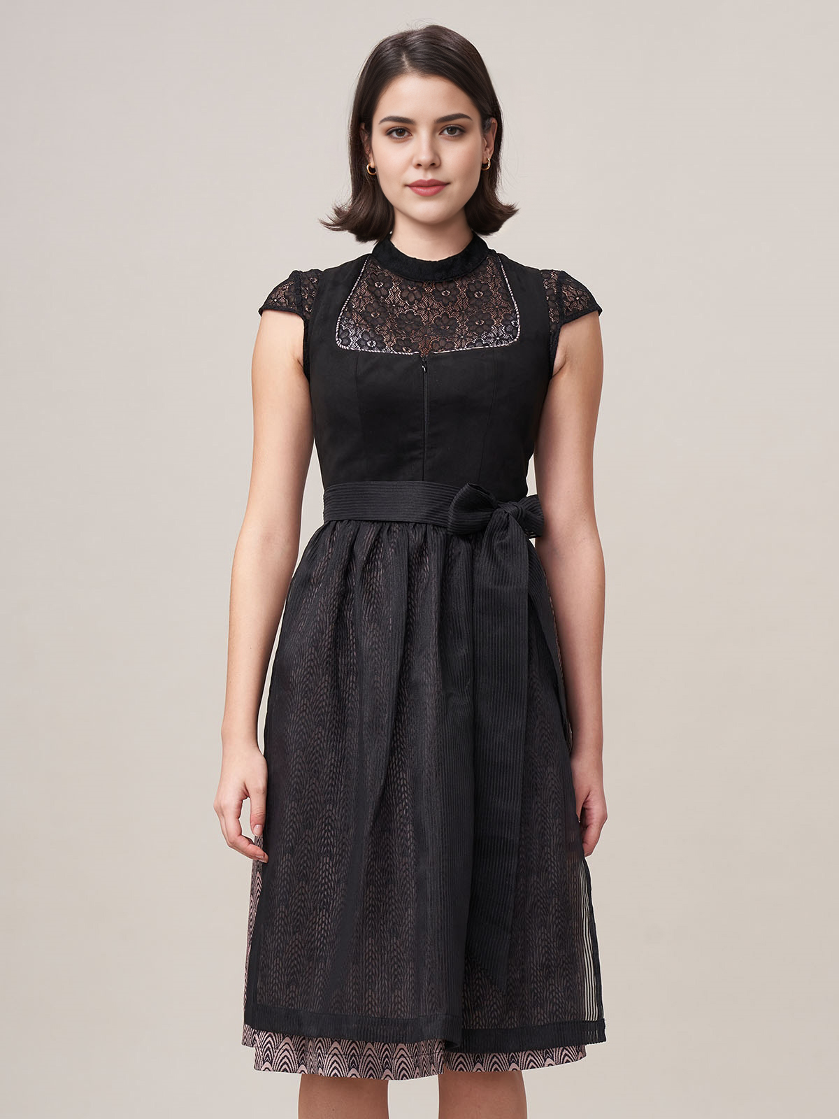 Dunkelgrünes Dirndl mit modernem Schnitt