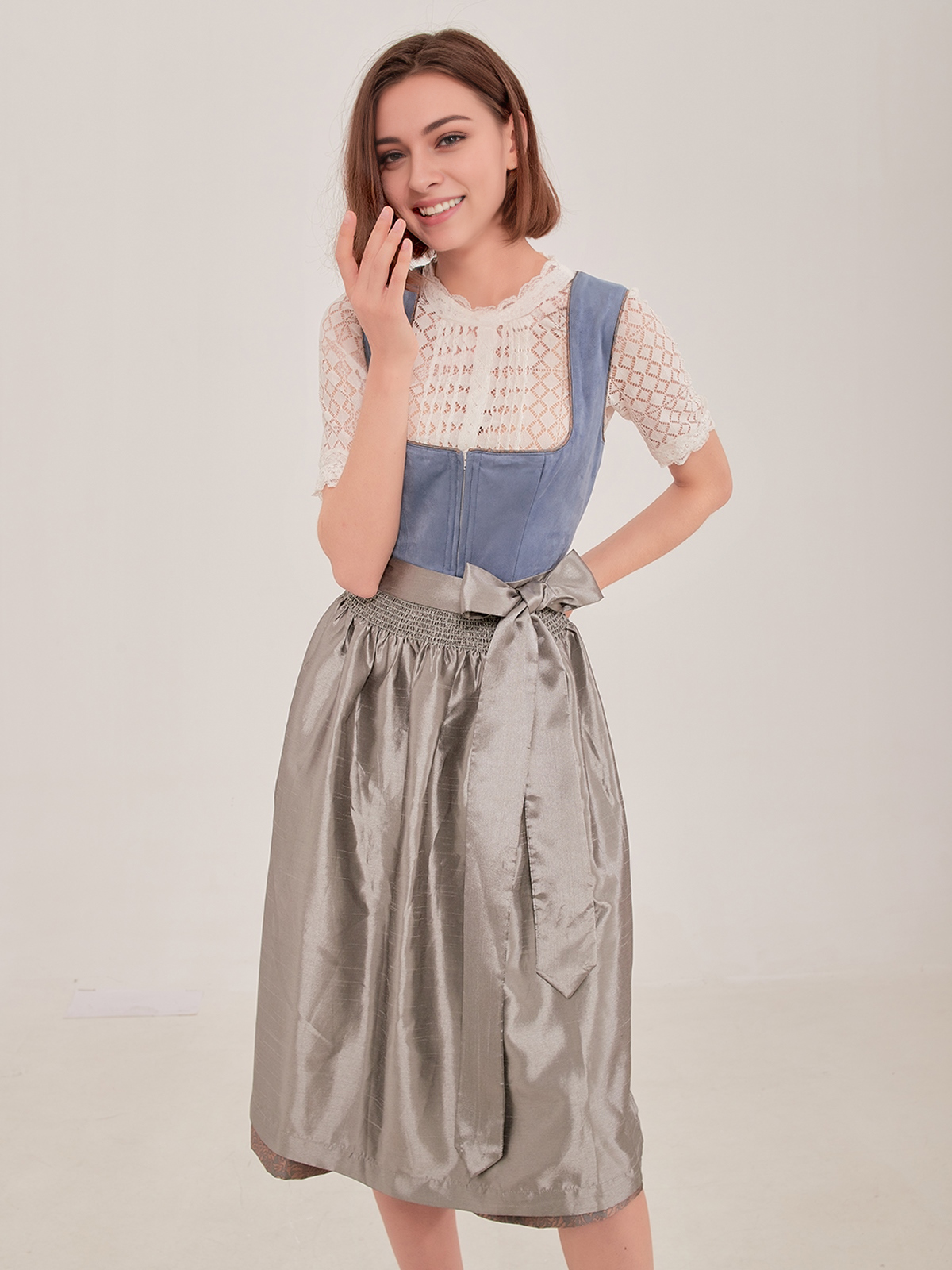 Elegantes blaues Samt-Dirndl