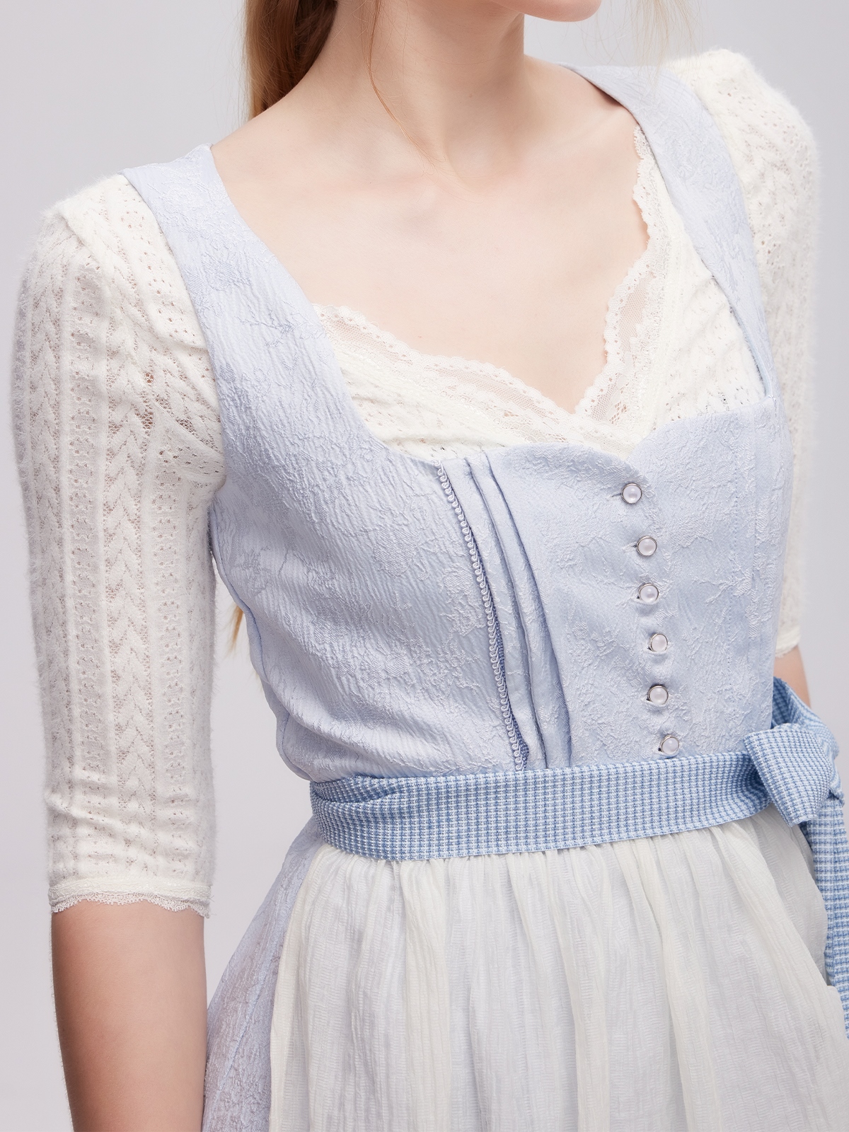 Moderne Dirndl in Blau