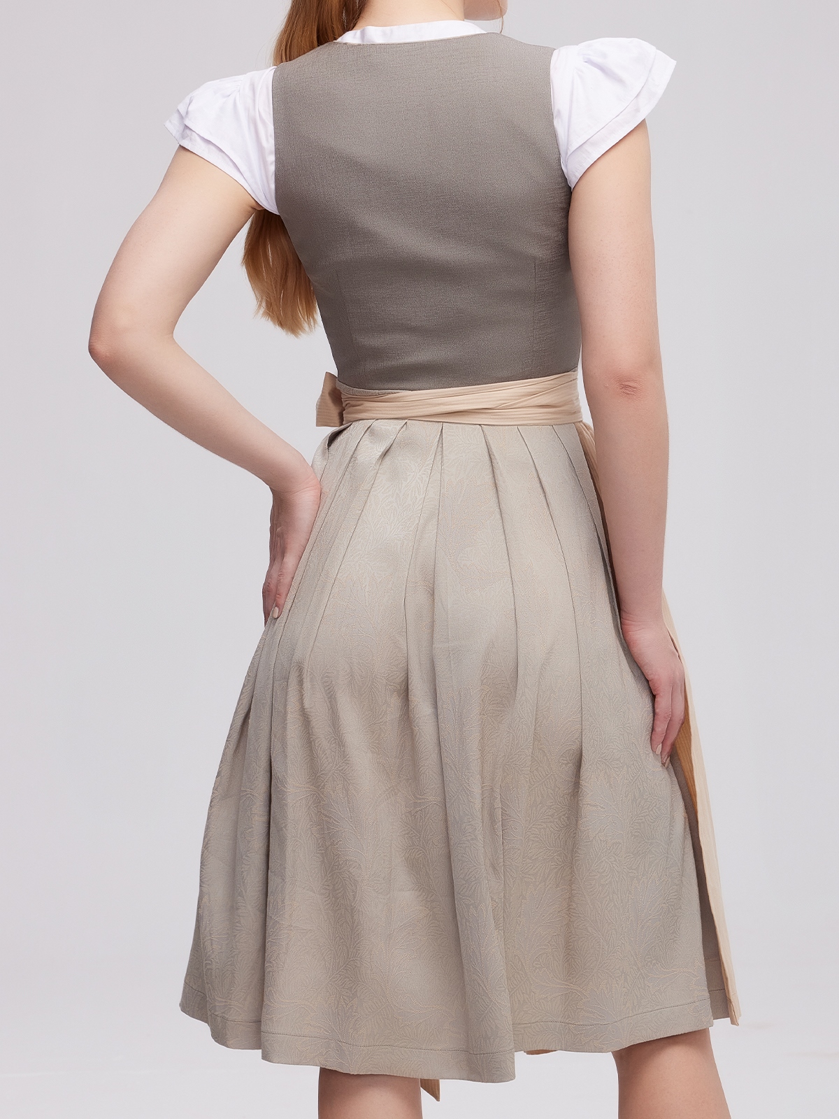 Dirndlbluse Lochspitze in Grau