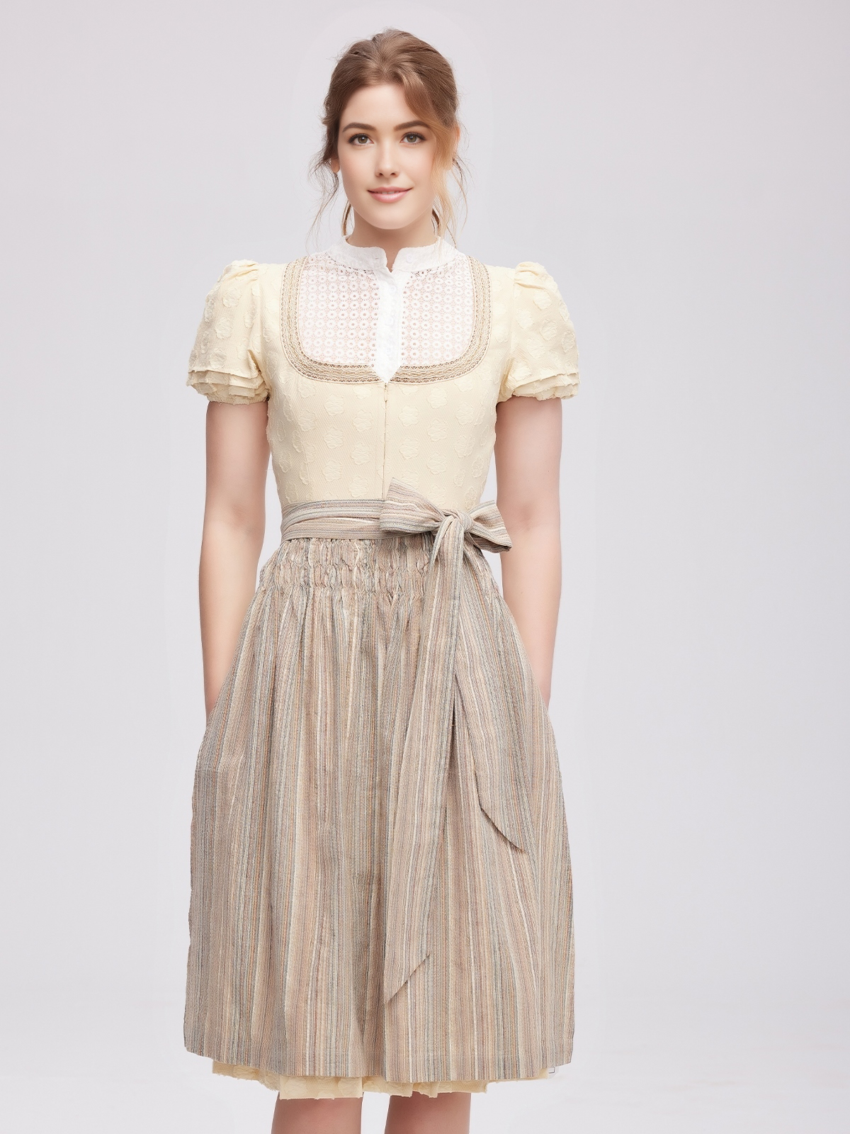 Dirndl in Dunkelrot mit modernem Schnitt