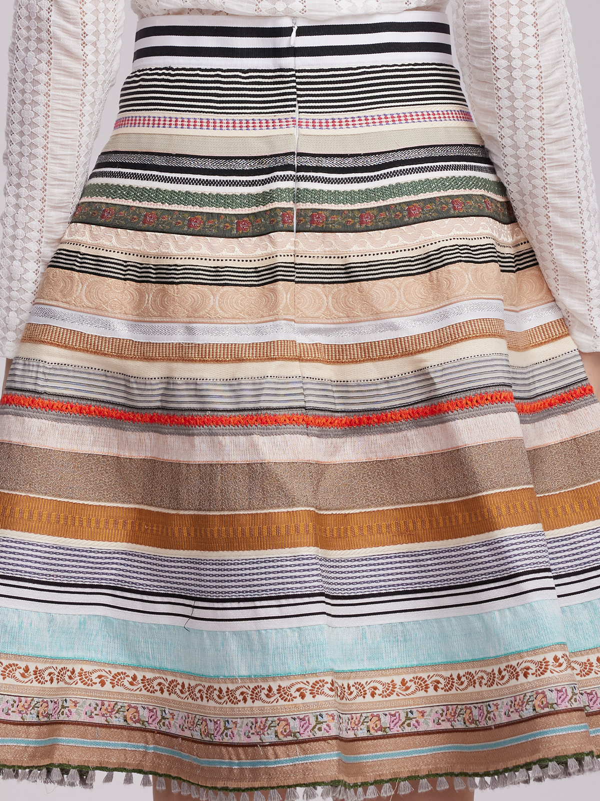 Modernes Dirndl in Gelb